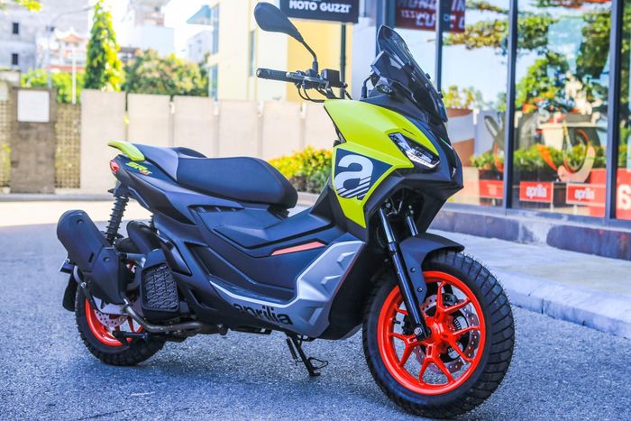 Mua xe tay ga địa hình, chọn Aprilia SR GT 200 hay Honda ADV 160?