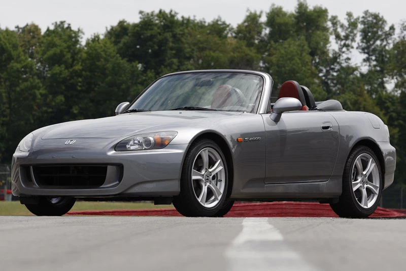 6. Honda S2000 (vận tốc tối đa: 241 km/h).