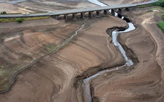 'Ác mộng' mới ở Anh: Đầu nguồn sông Thames mất sạch nước, lịch sử chưa từng có!