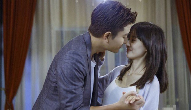 4 năm giữ gìn em bỗng mời mọc qua đêm, sáng ra tôi hoảng hốt nhìn bọc tiền trên gối