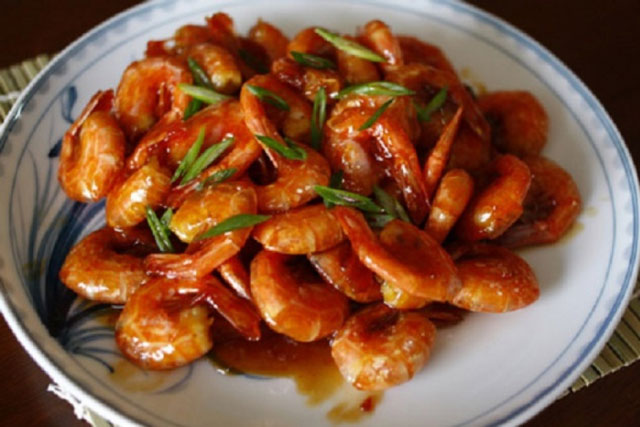 Thêm 2 gia vị này khi rang tôm, tôm lên màu đỏ đẹp lại giòn ngon