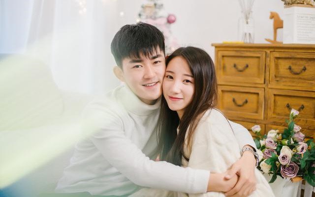 Về ra mắt vào nhầm phòng mẹ bạn gái, thấy lọ thuốc trên bàn tôi hoảng loạn muốn chia tay