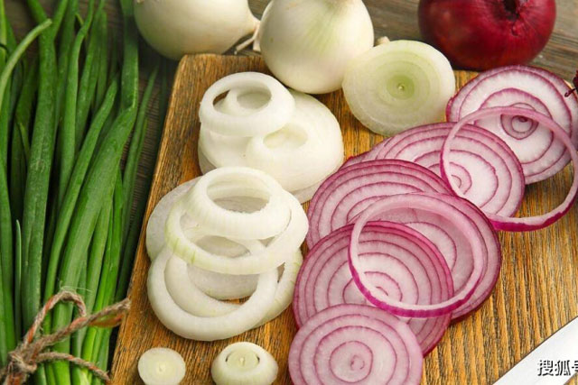 Mua hành tây nên chọn loại màu trắng hay màu tím thì ngon và nhiều chất dinh dưỡng hơn?