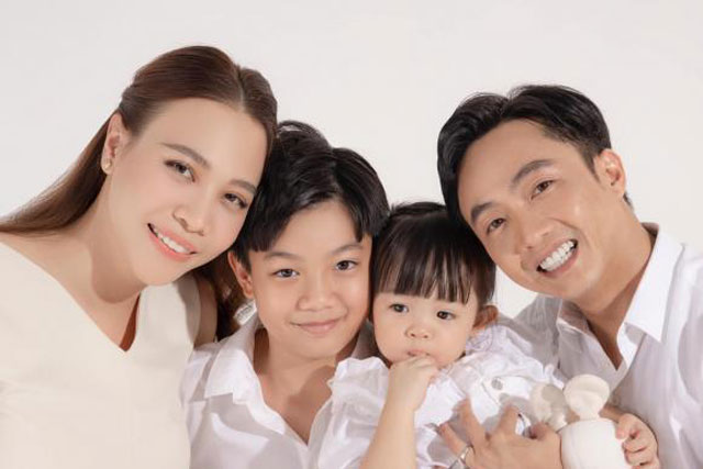 Cường Đô La tung bộ ảnh gia đình cực ngọt ngào nhân ngày sinh nhật Suchin, còn khẳng định một câu chắc nịch