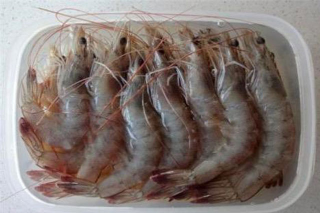 Mang tôm từ chợ về đừng vội cất tủ lạnh, chỉ cần thêm 1 bước đảm bảo để cả tháng vẫn "tươi roi rói"