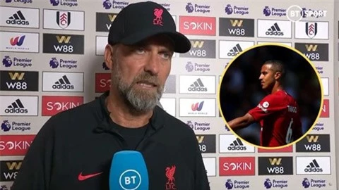 Thiago chấn thương, Klopp vẫn khẳng định không cần mua thêm tiền vệ