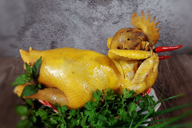 Luộc gà xong làm thêm bước này, đảm bảo da giòn sần sật, vàng ươm