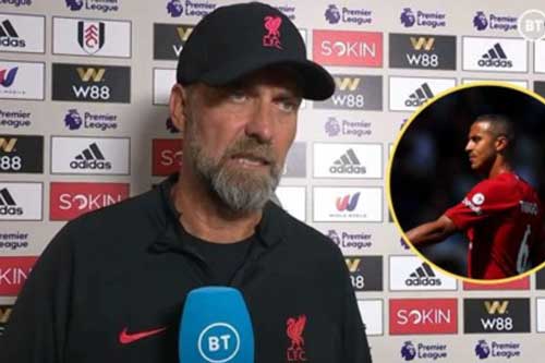 Thiago chấn thương, Klopp vẫn khẳng định Liverpool không cần mua thêm tiền vệ