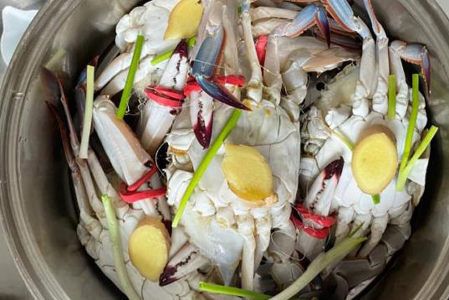 Hải sản mua về muốn khử sạch mùi tanh hãy tận dụng những nguyên liệu này