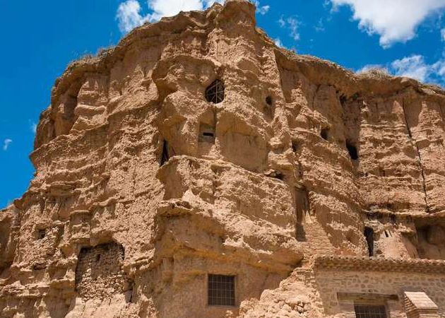 Nhà “hang động cô đơn” ở Tây Ban Nha: Bề ngoài nhìn giản dị, đơn sơ nhưng nội thất bên trong tiện nghi bất ngờ