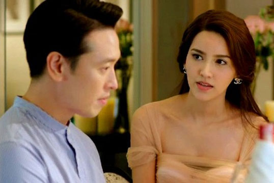 Bị thôi việc ngay sau khi mời sếp đến ăn tân gia, thấy tôi thắc mắc thì cô thư ký ghé tai nói nhỏ một tin sét đánh