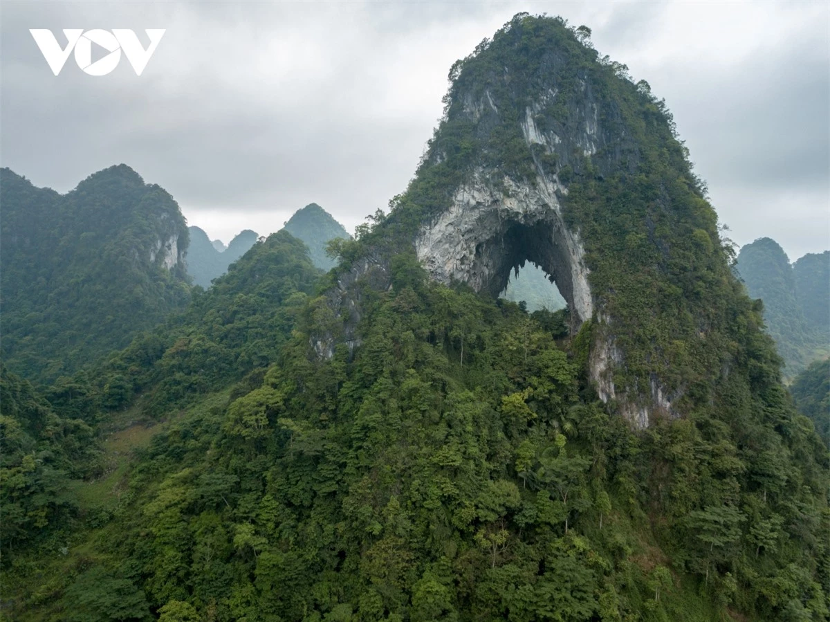 chiem nguong ve dep ky quan mat than nui tai cao bang hinh anh 2