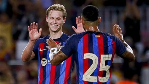 De Jong 'muốn ở lại Barca', MU hết cơ hội