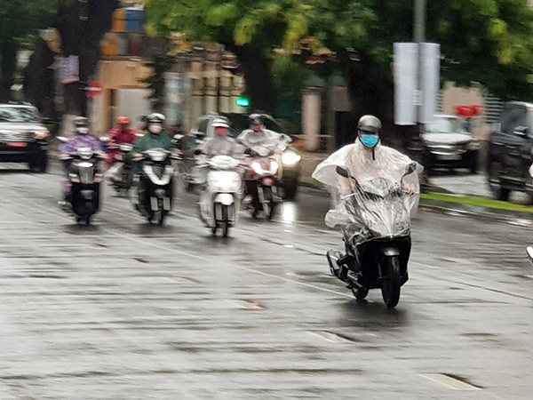 ngày và đêm mai 9/8, ở Đà Nẵng có mưa rào và dông, cục bộ có mưa to với lượng mưa từ 20-40mm, có nơi trên 60mm