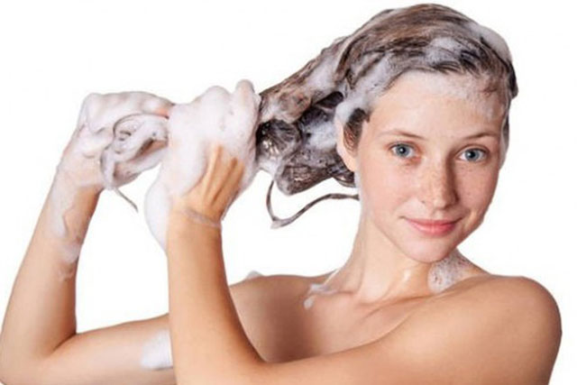 Gội đầu mắc phải 5 lỗi này bảo sao mái tóc ngày càng khô xơ, kém chắc khỏe