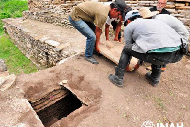 Rùng mình với món đồ chơi sốc nhất thế giới trong Hang Tử Thần