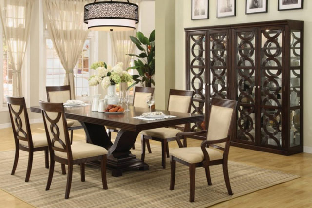 Bàn ăn đặt ở 5 vị trí này là cản trở đường tài lộc, ảnh hưởng đến hạnh phúc