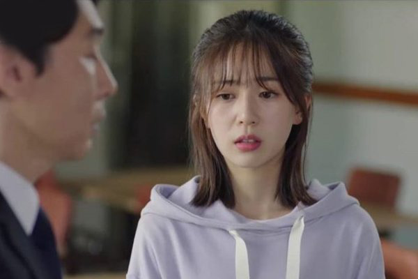 Hí hửng đưa bạn trai về ra mắt, tôi lặng người khi nghe anh gọi bố mình