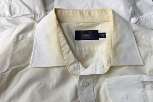 Đặt chiếc áo trắng bị ố vàng vào ngăn đá tủ lạnh, sau 1 tiếng nhận về hiệu quả đáng kinh ngạc