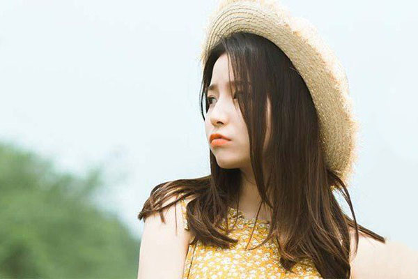 Anh rể rượu say ngủ lại, nửa đêm anh cởi trần gõ cửa nhờ tôi cạo gió