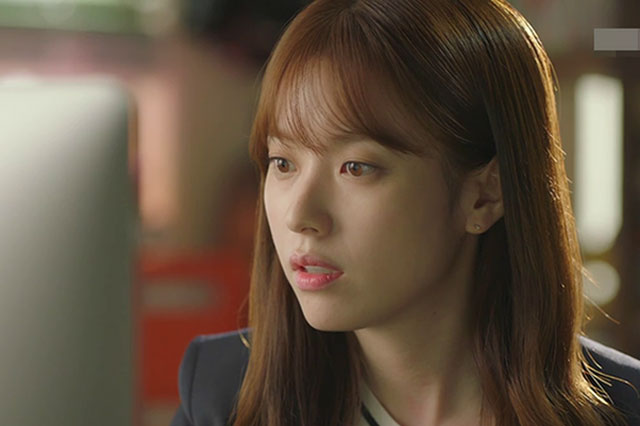 Sắp mua nhà thì chồng bắt rút hết tiền về đưa bố mẹ, đứng trước căn biệt thự mà tôi muốn rụng rời tay chân