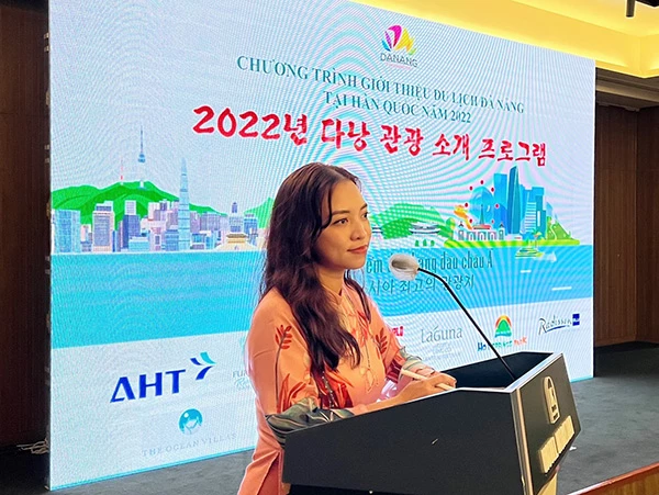 Giám đốc Trung tâm XTDL Đà Nẵng Nguyễn Thị Hoài An thông tin về các sản phẩm, sự kiện du lịch mới của Đà Nẵng đến các đối tác Hàn Quốc