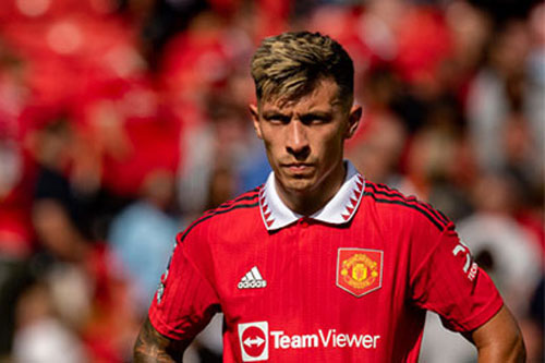 Rio Ferdinand so sánh Lisandro Martinez với Heinze