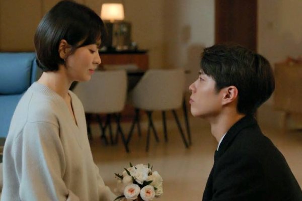 Nửa đêm về nhà, tôi bàng hoàng thấy bạn trai cùng người này quấn quýt