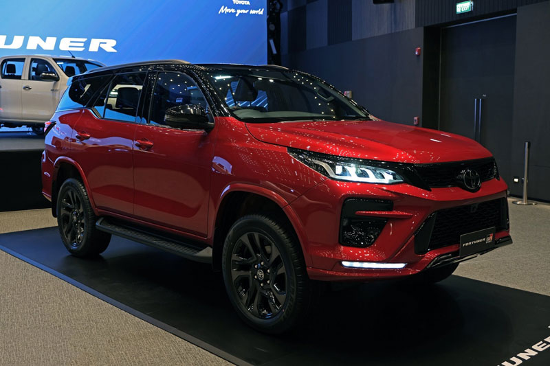 Ngắm Toyota Fortuner GR Sport 2022 vừa ra mắt, thiết kế cực ấn tượng