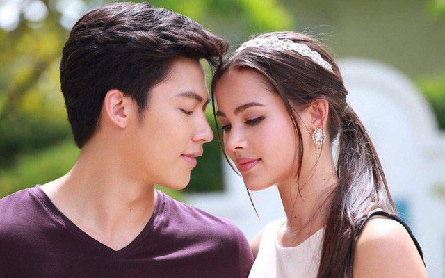 Dẫn bạn trai về ra mắt, tôi điên loạn gào thét nghe được tiếng anh trong phòng bố