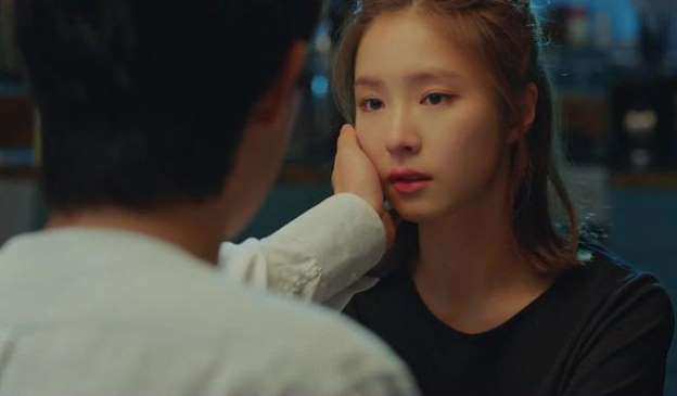 Tỉnh dậy sau cơn say, cuộc gọi lạ lúc nửa đêm khiến tôi vỡ òa