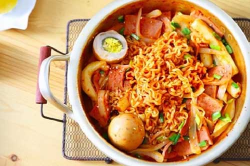 4 thói quen ăn mì tôm khiến bạn rước bệnh nhất là điều thứ 2 nhiều người mắc phải