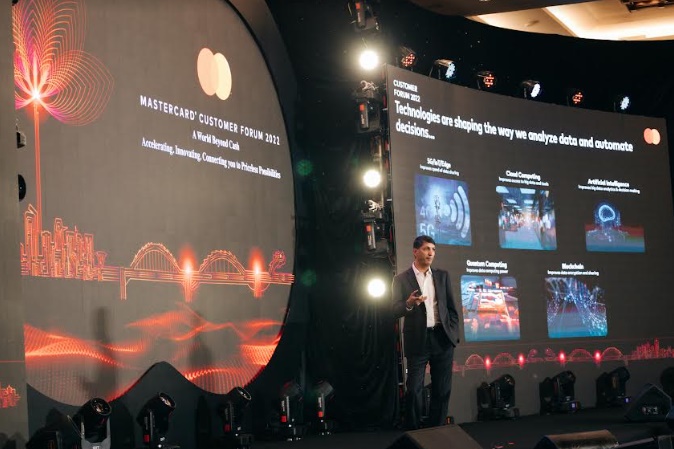 Việt Nam đang "tăng tốc" phát triển thanh toán không dùng tiền mặt