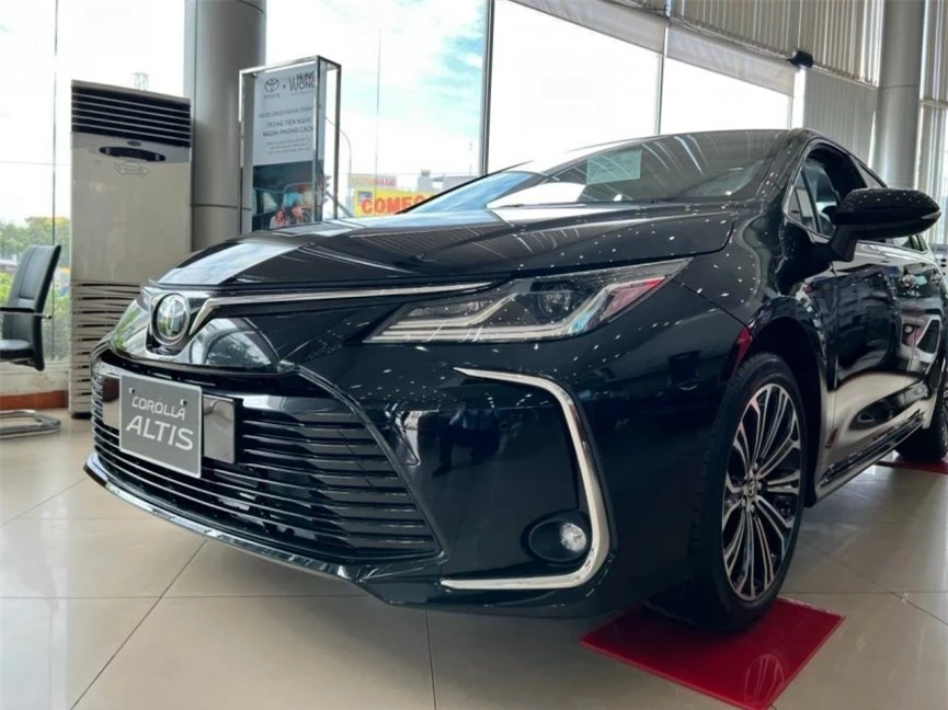 toyota-corolla-altis-2022