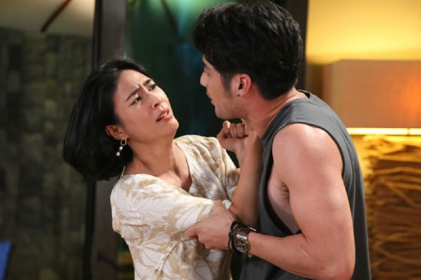 Suốt 10 năm lao động khổ cực, ngày về quê, tôi muốn mua chiếc ô tô nên hỏi tiền vợ nhưng cô ấy nói một câu mà tôi không nén được nước mắt xót xa