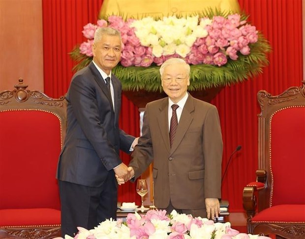 Party General Secretary Nguyen Phu Trong receives Lao official