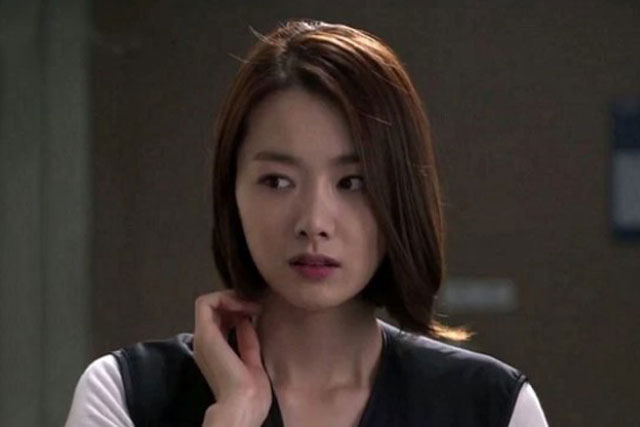 Xách về giỏ hoa quả nhập khẩu mà vợ tái mặt, gọt vỏ thì đứt tay, tôi chỉ biết sự thật khi vô tình nghe cuộc điện thoại của cô ấy