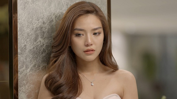 Chồng không bao giờ sử dụng thang máy chung cư, cho đến ngày tòa nhà bảo trì, tôi đi cầu thang bộ và biết sự thật kinh người của anh