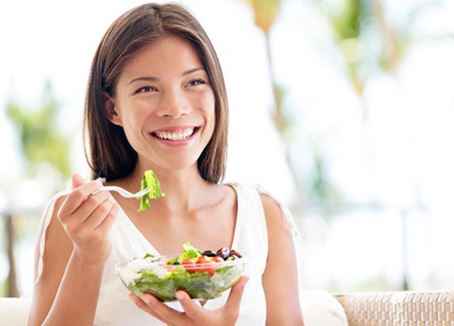 4 nguyên tắc ăn uống để phụ nữ trên 30 trẻ lâu