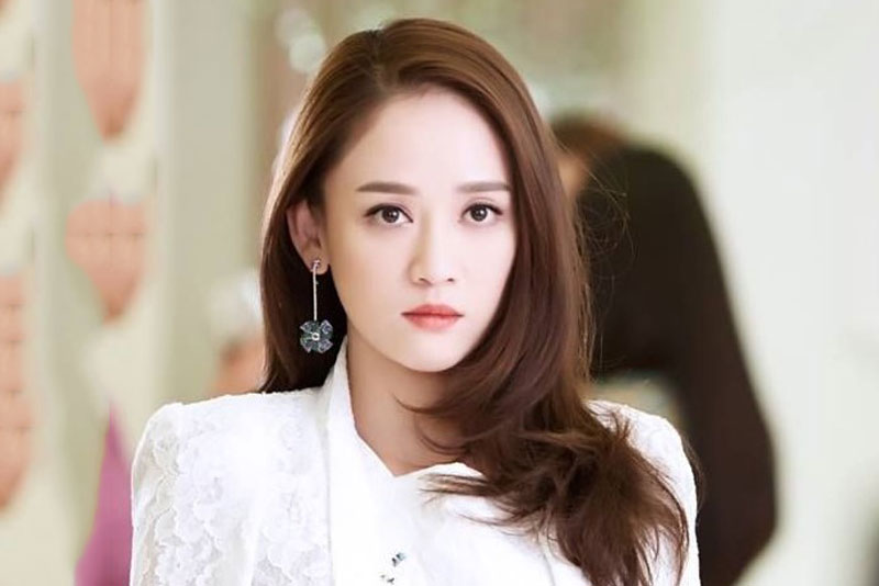 Thấy tấm thiệp mời trên bàn, tôi liếc qua thì sốc vì tên vợ cũ chình ình ở phần nhà gái, lời giải thích của cô ấy càng khiến tôi xấu hổ