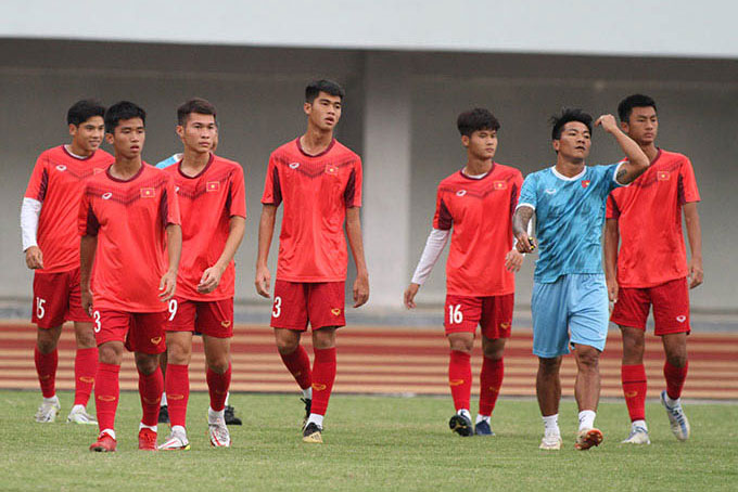 U16 Việt Nam tập bài lạ trước chung kết với U16 Indonesia