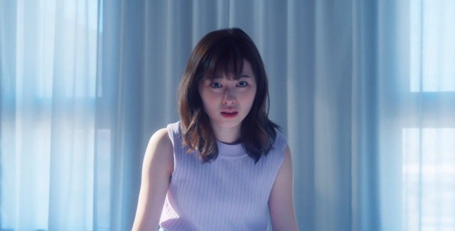 Chồng đi công tác tôi rủ bạn thân đến ngủ cùng, nửa đêm tôi khiếp đảm nhìn hành động lạ lùng của cô ấy