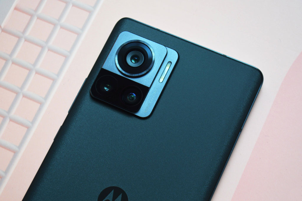 Ảnh chi tiết smartphone camera 200 MP đầu tiên trên thế giới, sạc 125W, cấu hình ‘siêu khủng’, giá hấp dẫn