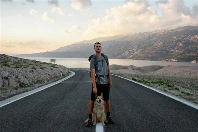 Chàng trai cùng cún cưng đi bộ vòng quanh thế giới suốt 7 năm ảnh 6