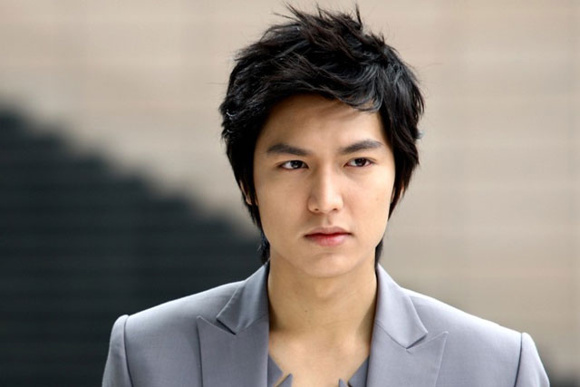 Vì sao cổ nhân dạy đàn ông xem mũi, đàn bà xem miệng? Đâu là nét tướng của người giàu sang, vượng vận?