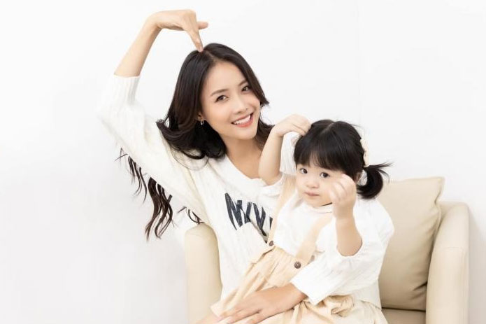 Á hậu Trương Mỹ Nhân công khai con gái 2 tuổi, ái nữ xinh như thiên thần