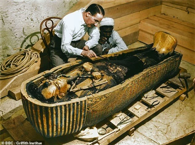 Khai quật từng lớp quan tài vị vua lừng danh của Ai Cập: Lộ ra kiệt tác - Ảnh 1.