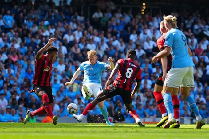 Vùi dập Bournemouth, Man City lên đỉnh bảng Ngoại hạng Anh