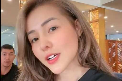 Ngân 98 khoe mặt mộc, thẳng thắn khẳng định: Đẹp là nhờ đắp tiền!