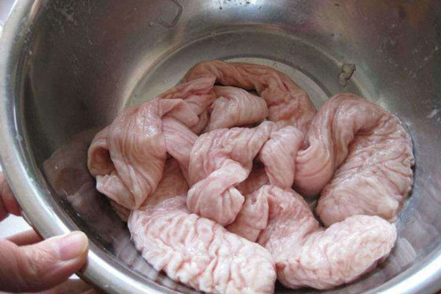 Rửa lòng già bằng giấm, muối chưa đủ, thêm thứ này mới sạch nhớt, hết hôi tanh